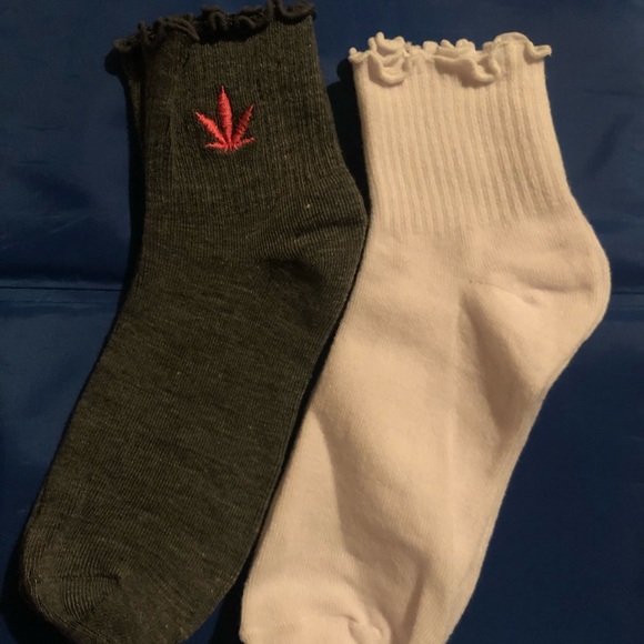 Pink weed plant lettuce edge ruffle socks - Picture 1 of 3